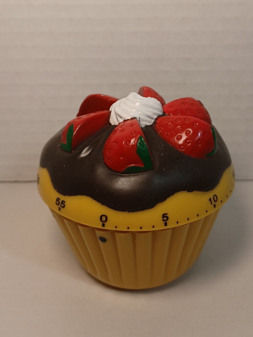 Cupcake Kitchen Timer with Strawberry Design By Zenker. 60 Minute Mechanical